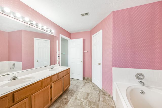 7063 River Garden Drive, Houston, TX 77095