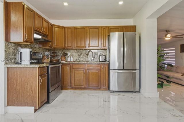 120 W 50th St, Hialeah, FL 33012