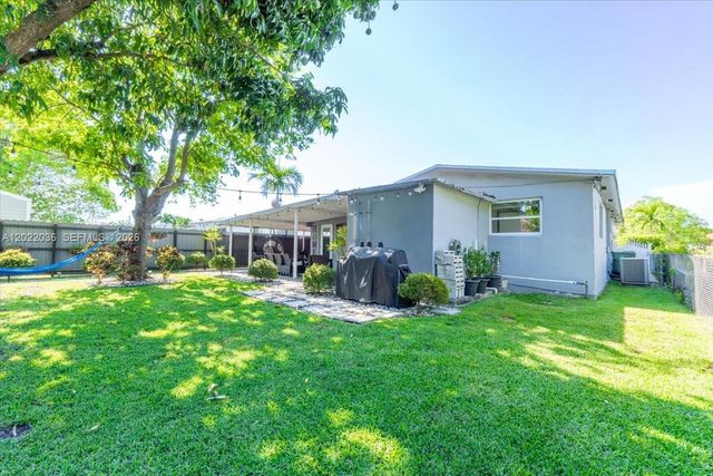 120 W 50th St, Hialeah, FL 33012
