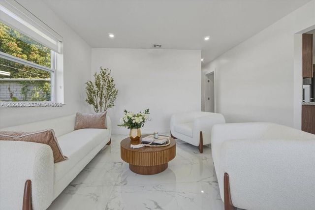 120 W 50th St, Hialeah, FL 33012