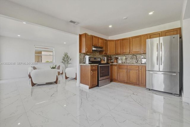120 W 50th St, Hialeah, FL 33012