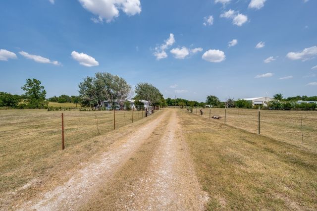8797 FM 2450, Sanger, TX 76266
