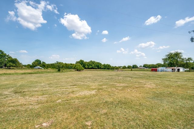 8797 FM 2450, Sanger, TX 76266