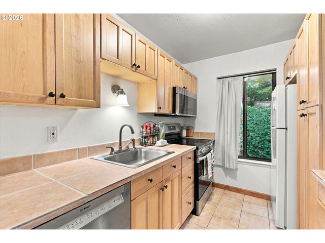 7544 Sw BARNES Rd C, Portland, OR 97225