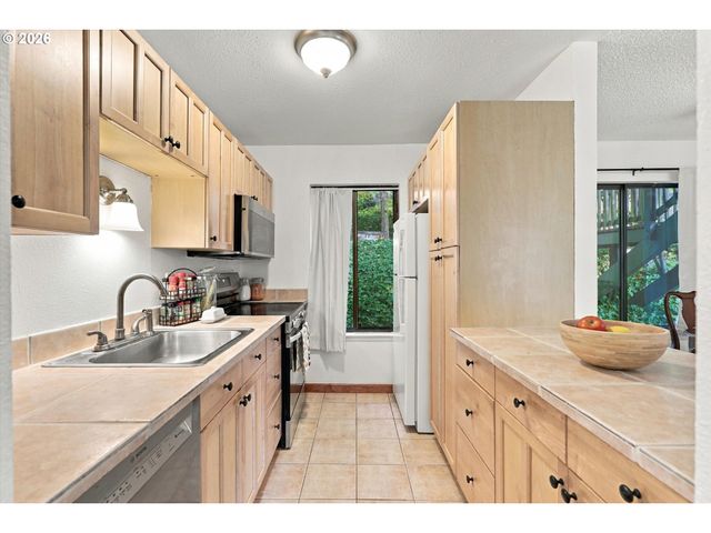 7544 Sw BARNES Rd C, Portland, OR 97225