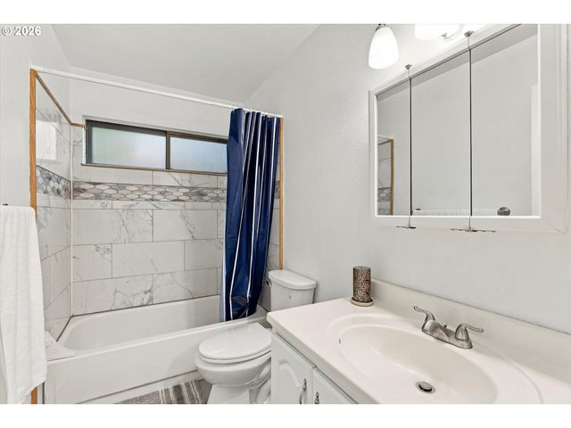 7544 Sw BARNES Rd C, Portland, OR 97225