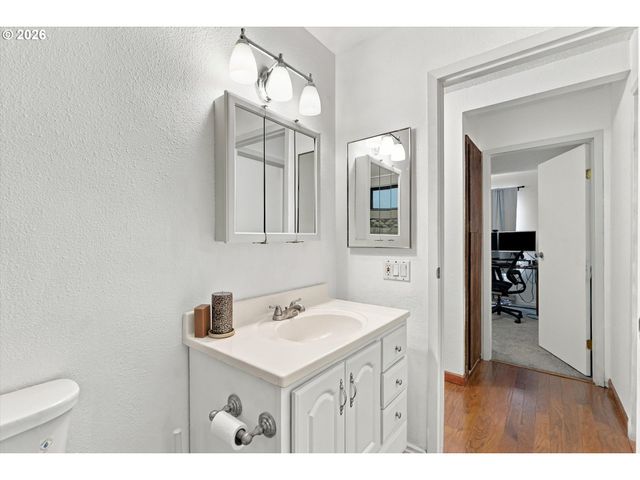 7544 Sw BARNES Rd C, Portland, OR 97225