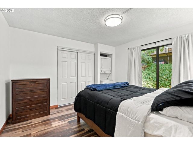 7544 Sw BARNES Rd C, Portland, OR 97225
