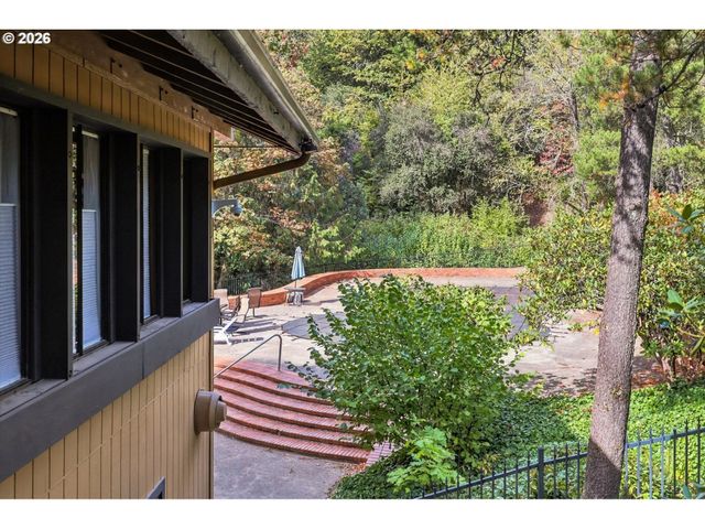7544 Sw BARNES Rd C, Portland, OR 97225