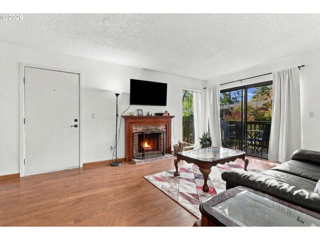 7544 Sw BARNES Rd C, Portland, OR 97225