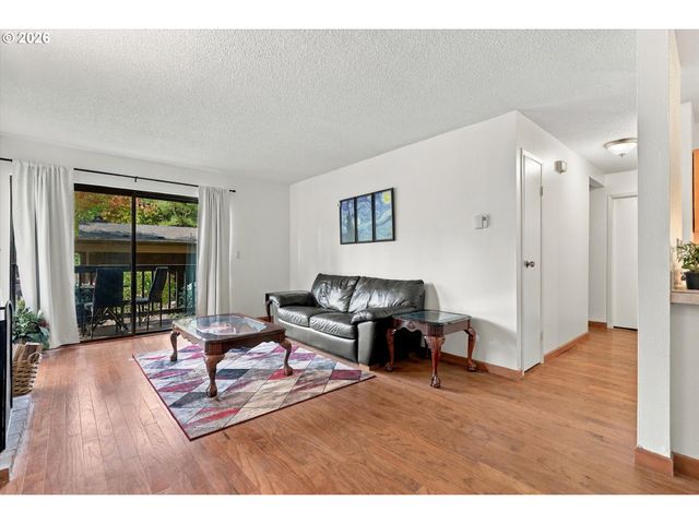 7544 Sw BARNES Rd C, Portland, OR 97225