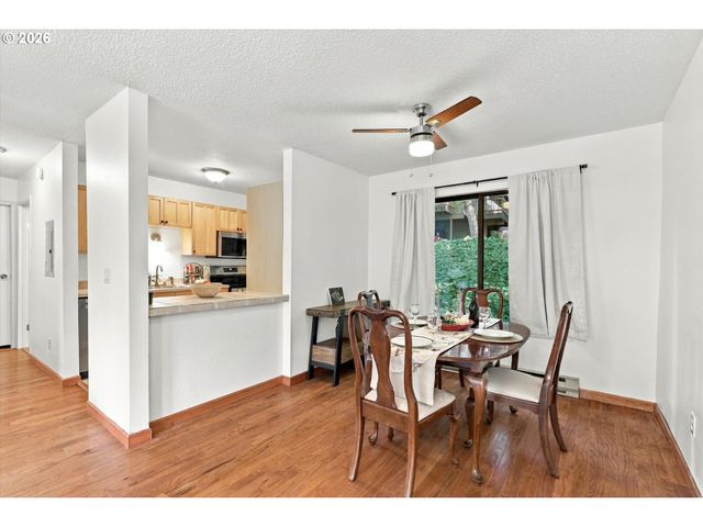 7544 Sw BARNES Rd C, Portland, OR 97225