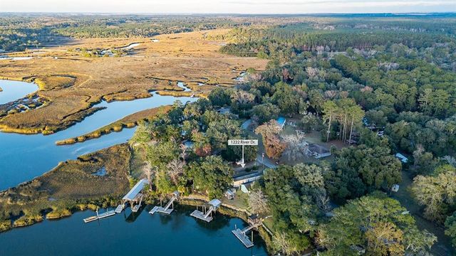 1222 River Drive NE, Townsend, GA 31331