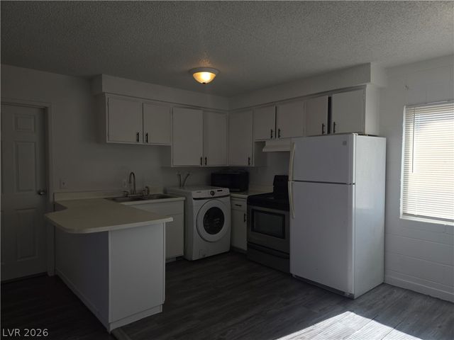 2937 Stewart Avenue 3, Las Vegas, NV 89101
