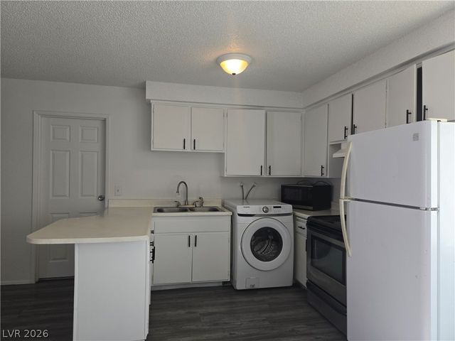 2937 Stewart Avenue 3, Las Vegas, NV 89101