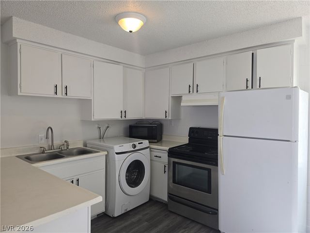 2937 Stewart Avenue 3, Las Vegas, NV 89101