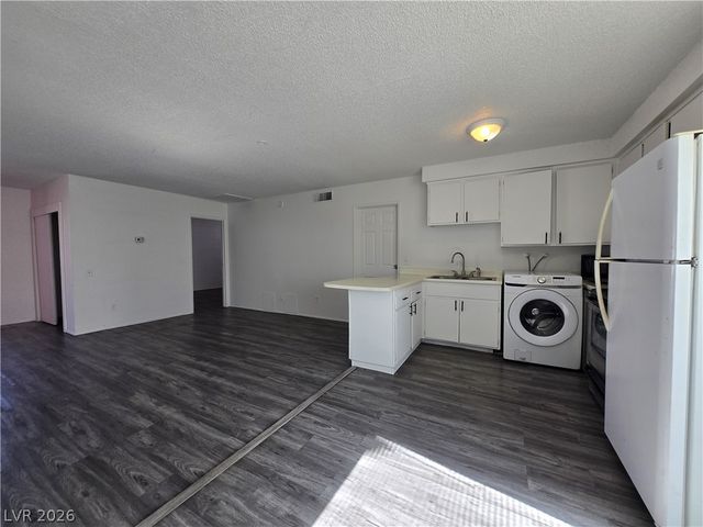 2937 Stewart Avenue 3, Las Vegas, NV 89101
