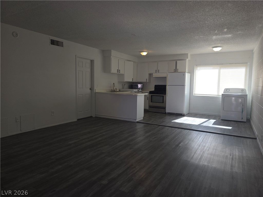 2937 Stewart Avenue 3, Las Vegas, NV 89101