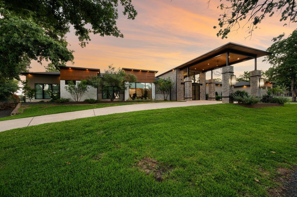 916 Dove Creek Court, Bartonville, TX 76226