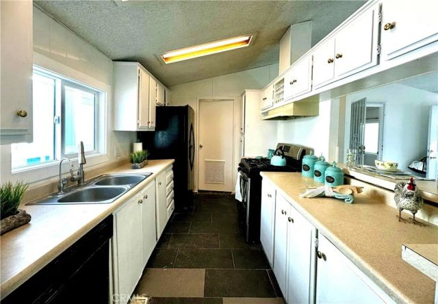 706 W. Romneya Dr., Anaheim, CA 92801