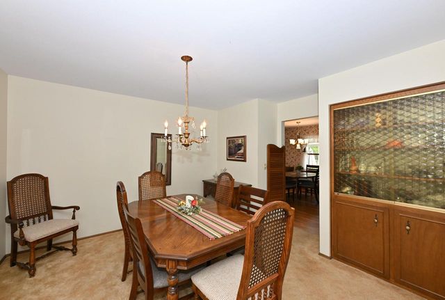 2490 De Carlin DRIVE, Brookfield, WI 53045