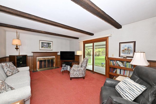 2490 De Carlin DRIVE, Brookfield, WI 53045