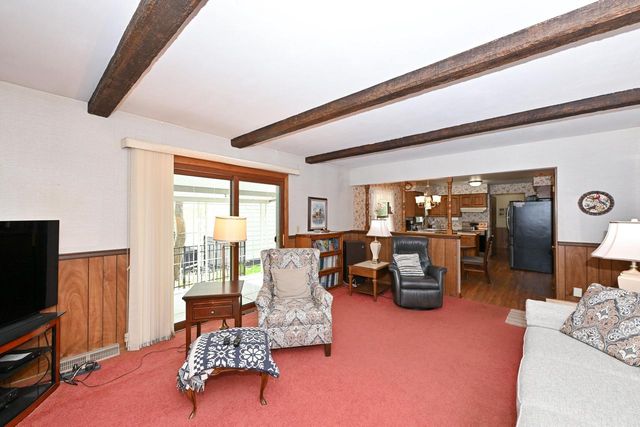 2490 De Carlin DRIVE, Brookfield, WI 53045