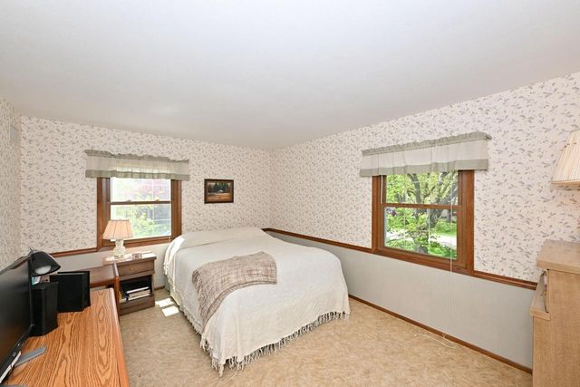 2490 De Carlin DRIVE, Brookfield, WI 53045