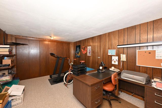 2490 De Carlin DRIVE, Brookfield, WI 53045
