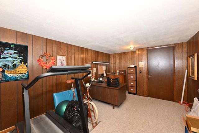 2490 De Carlin DRIVE, Brookfield, WI 53045