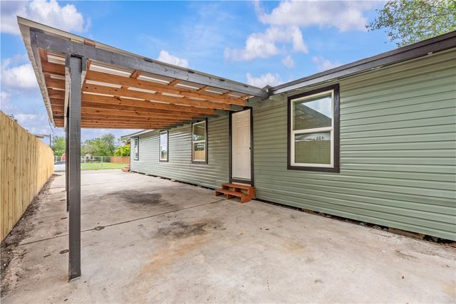 2845 Elgin St, Corpus Christi, TX 78405