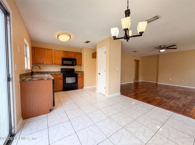 7923 CHERRY BLOSSOM Drive N, Jacksonville, FL 32216