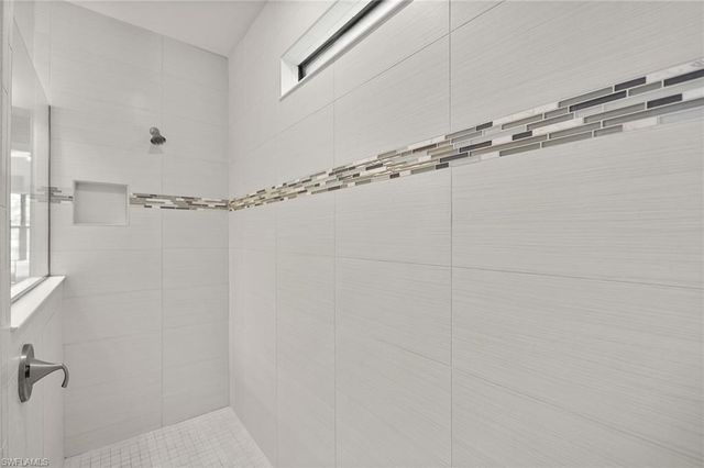 7253 Wilton DR, Naples, FL 34109