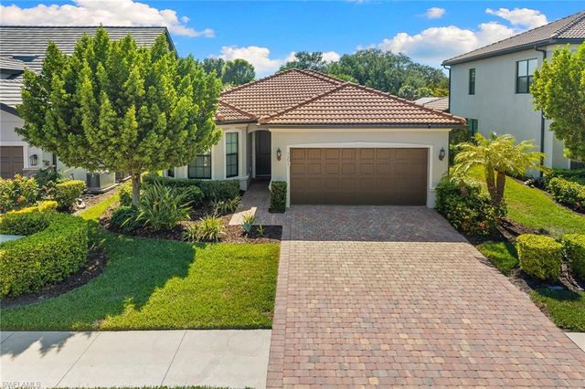 7253 Wilton DR, Naples, FL 34109