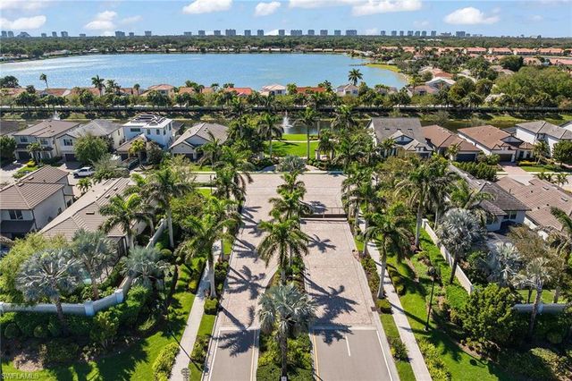 7253 Wilton DR, Naples, FL 34109