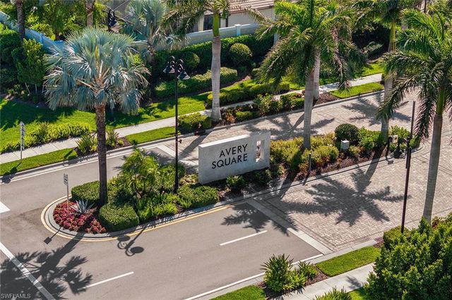 7253 Wilton DR, Naples, FL 34109