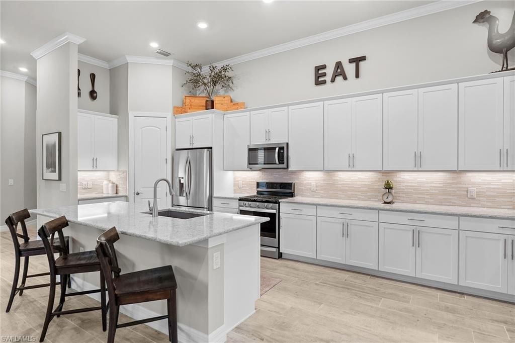7253 Wilton DR, Naples, FL 34109
