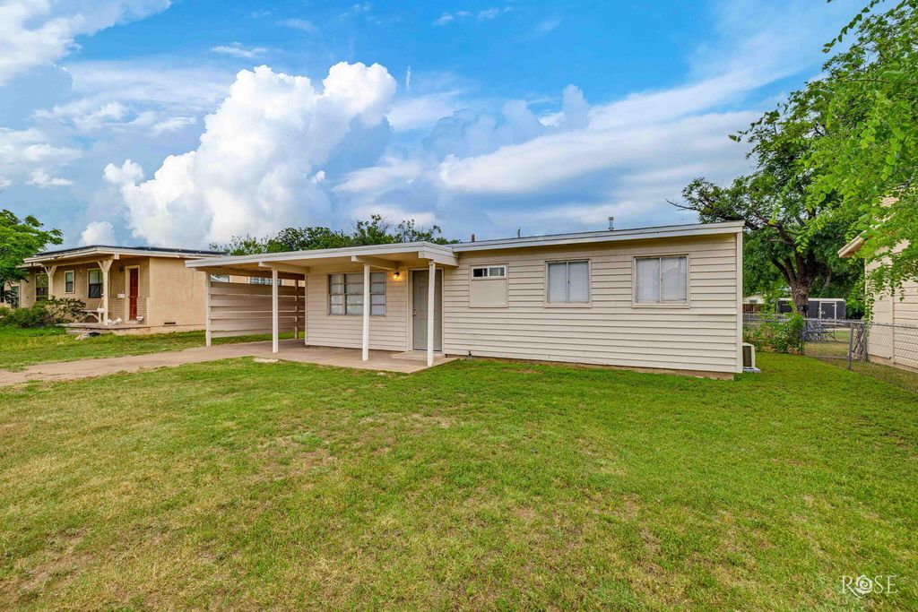 Image 5 of property listing at 2826 Junius Street, San Angelo, TX 76901