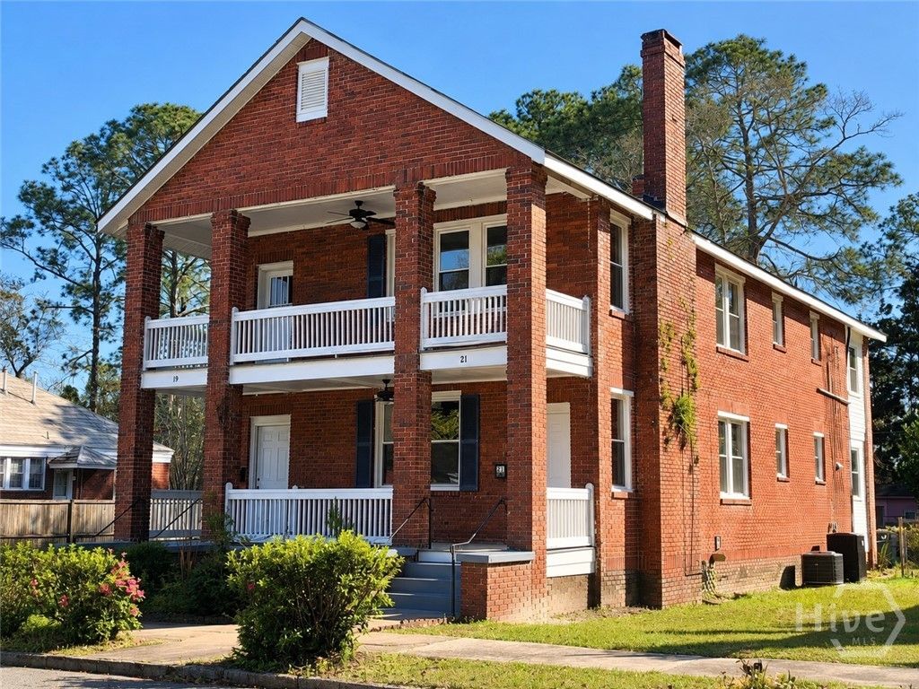 Image 1 of property listing at 19 W W 50th Street W, Savannah, GA 31401