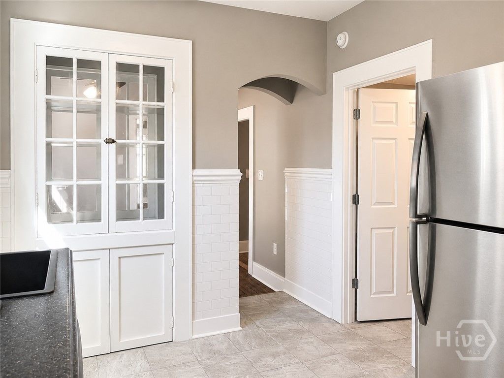 Image 13 of property listing at 19 W W 50th Street W, Savannah, GA 31401