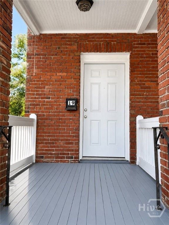 Image 16 of property listing at 19 W W 50th Street W, Savannah, GA 31401
