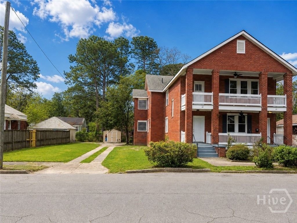 Image 2 of property listing at 19 W W 50th Street W, Savannah, GA 31401