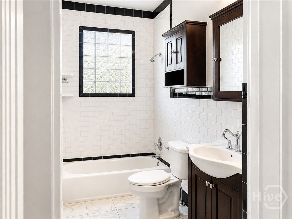 Image 23 of property listing at 19 W W 50th Street W, Savannah, GA 31401