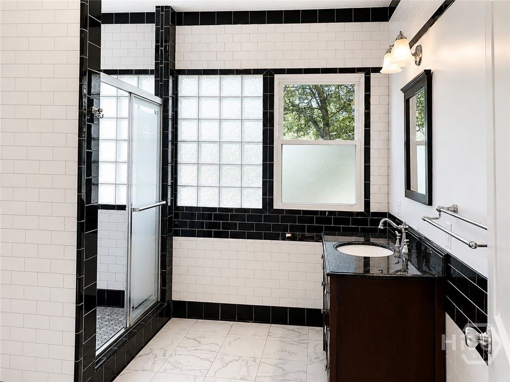 Image 26 of property listing at 19 W W 50th Street W, Savannah, GA 31401