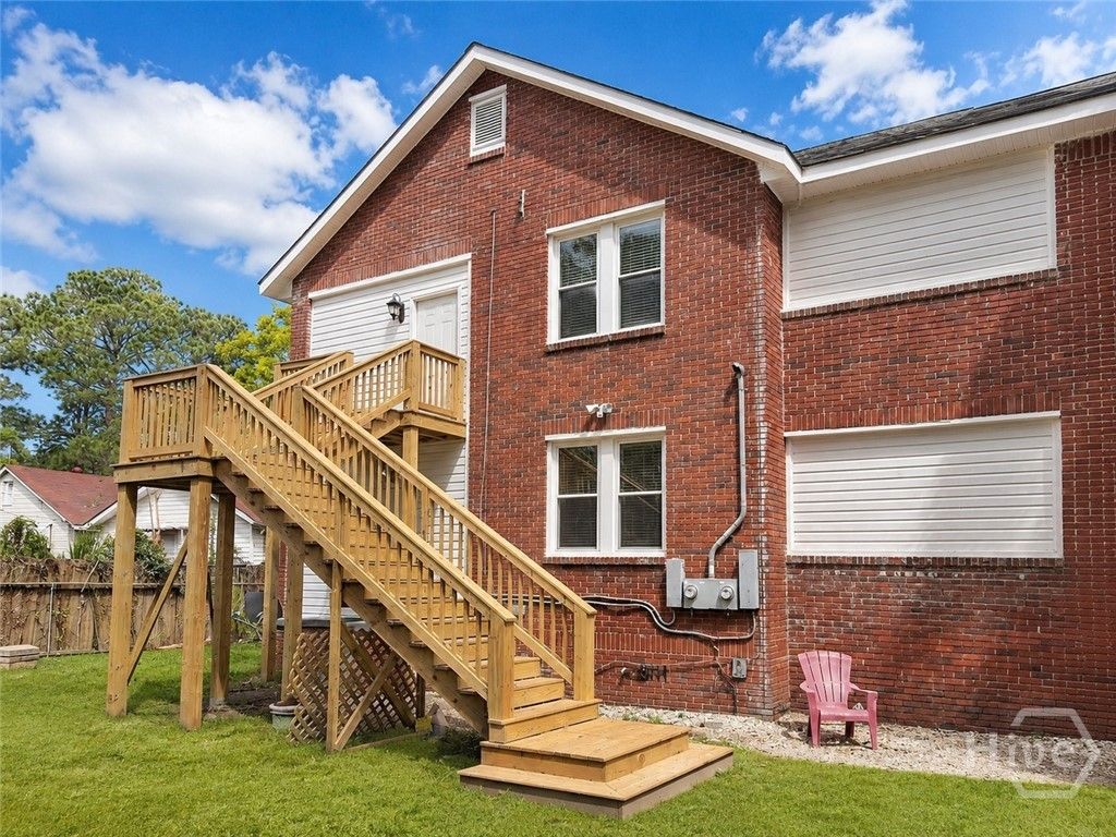 Image 3 of property listing at 19 W W 50th Street W, Savannah, GA 31401