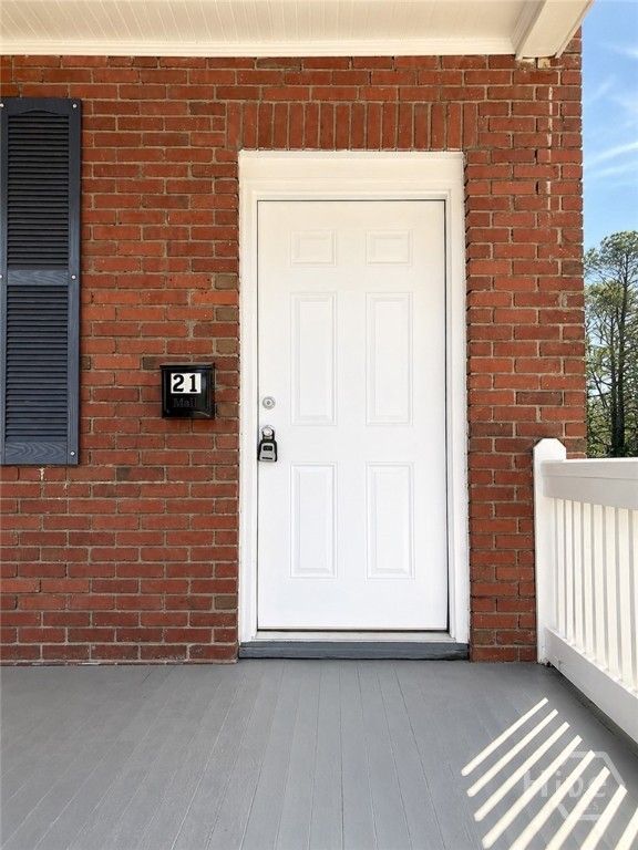 Image 4 of property listing at 19 W W 50th Street W, Savannah, GA 31401