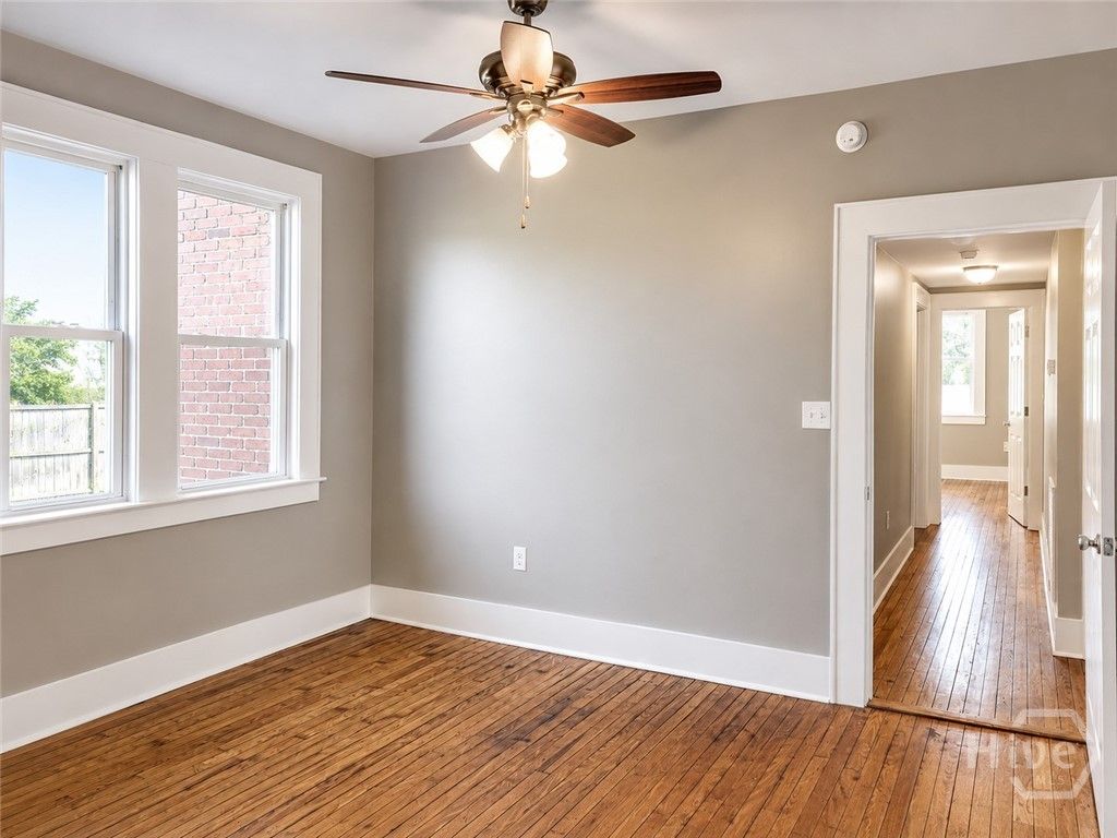 Image 6 of property listing at 19 W W 50th Street W, Savannah, GA 31401