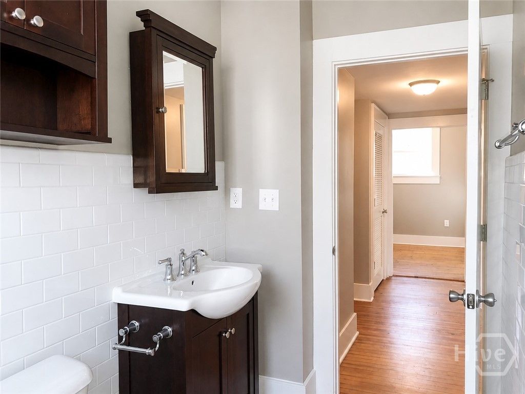 Image 7 of property listing at 19 W W 50th Street W, Savannah, GA 31401