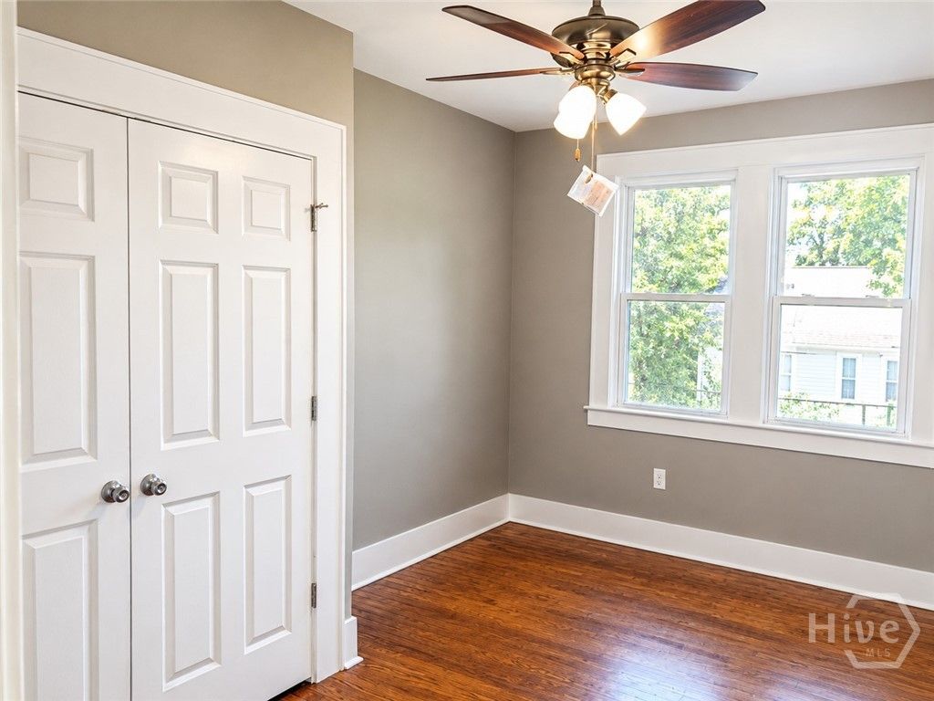 Image 8 of property listing at 19 W W 50th Street W, Savannah, GA 31401