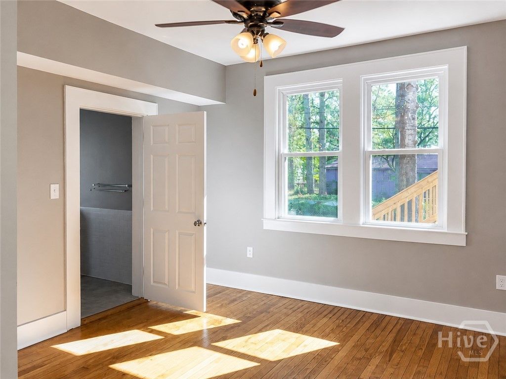 Image 9 of property listing at 19 W W 50th Street W, Savannah, GA 31401